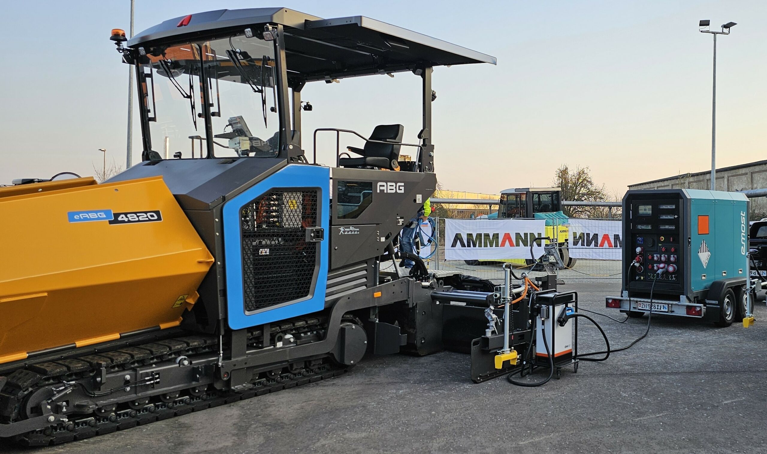 MDC 44-920 im Strassenbau