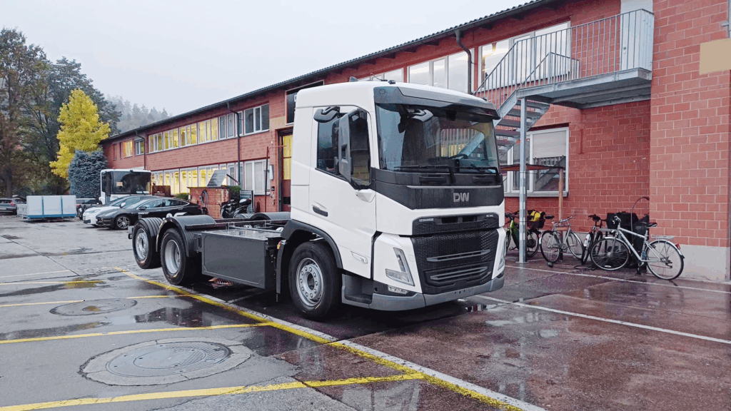 Designwerk MID CAB 6x2R 340E