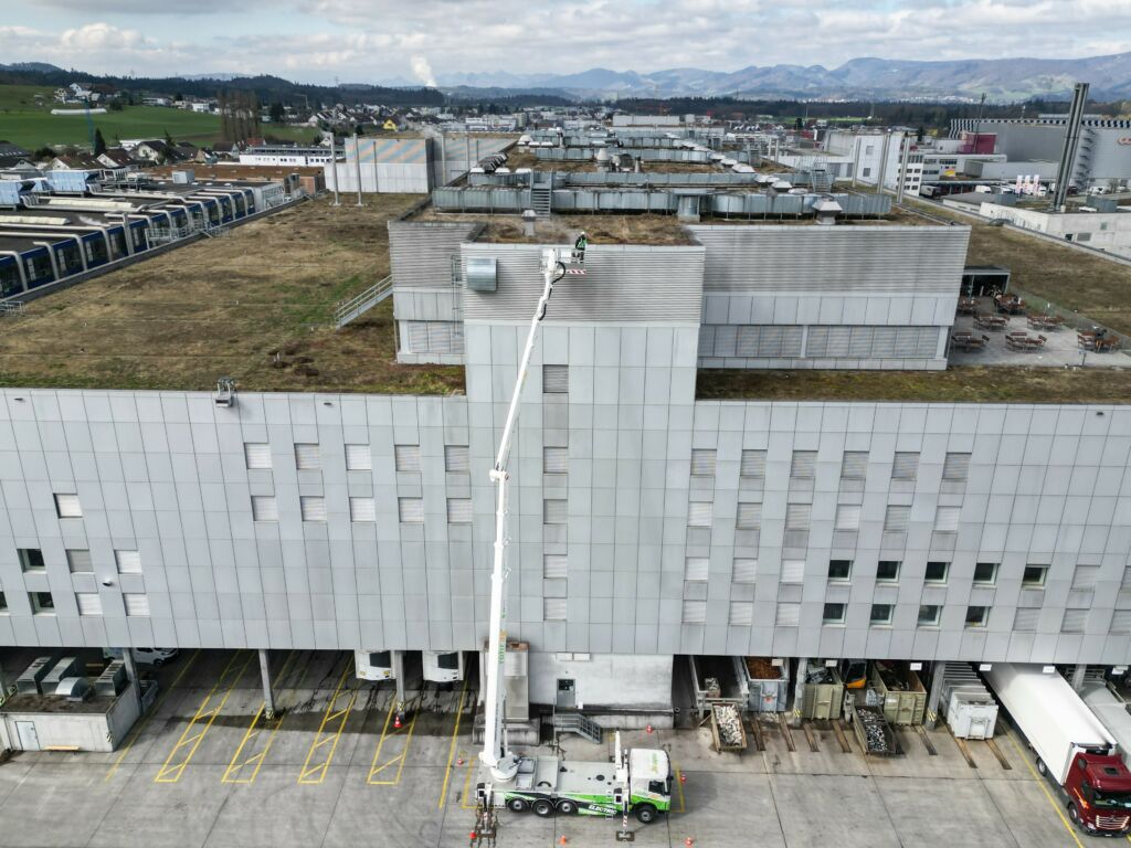 Panorama Rohr AG E-LKW von Designwerk und Bronto Skylift