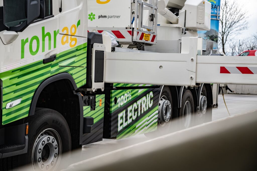 Bronto Skylift et Rohr AG développent avec Designwerk Technologies le premier camion électrique avec nacelle élévatrice