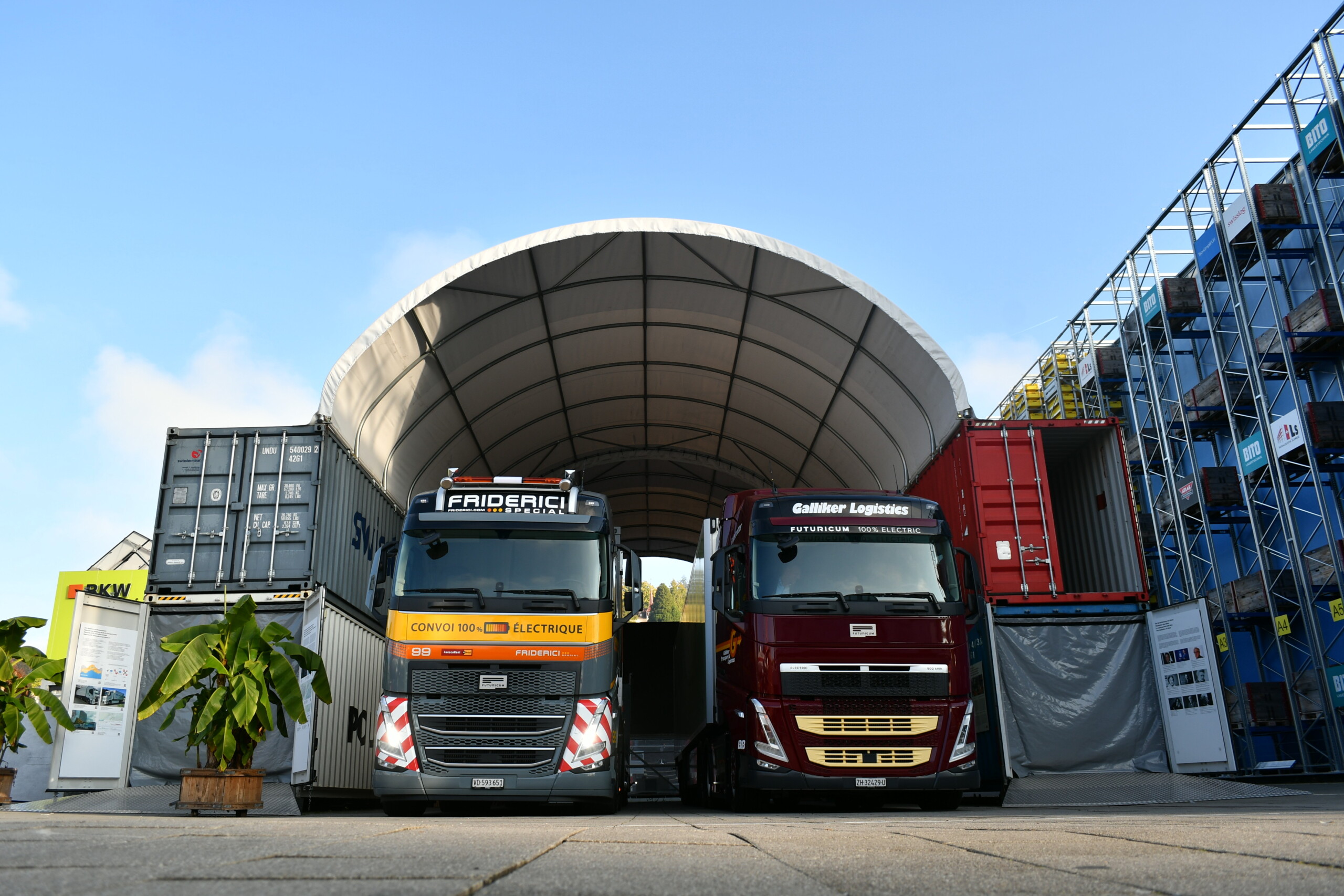 Doppelpremiere Elektrolastwagen 900 Kilowattstunden Galliker Friderici Pressemitteilung Designwerk Scaled